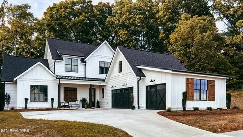 9728 Clingmans Dome Dr, Knoxville, TN 37922
