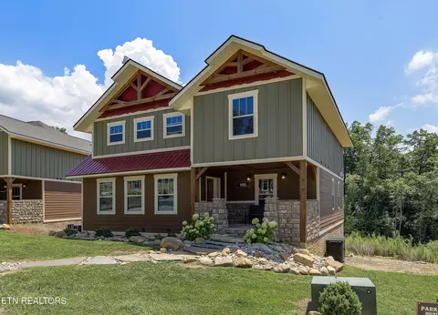 919 Whittlers Way, Gatlinburg, TN 37738