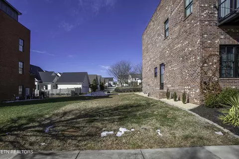 9431 Clingmans Dome Dr, Knoxville, TN 37922