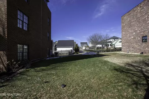 9435 Clingmans Dome Dr, Knoxville, TN 37922