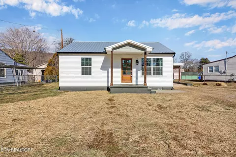 125 Love Dr, Harriman, TN 37748