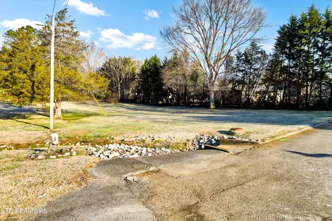 4229 Cadillac Dr, Powell, TN 37849