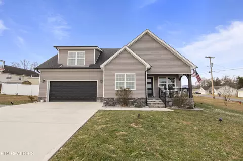 270 Clover Cir, Jacksboro, TN 37757