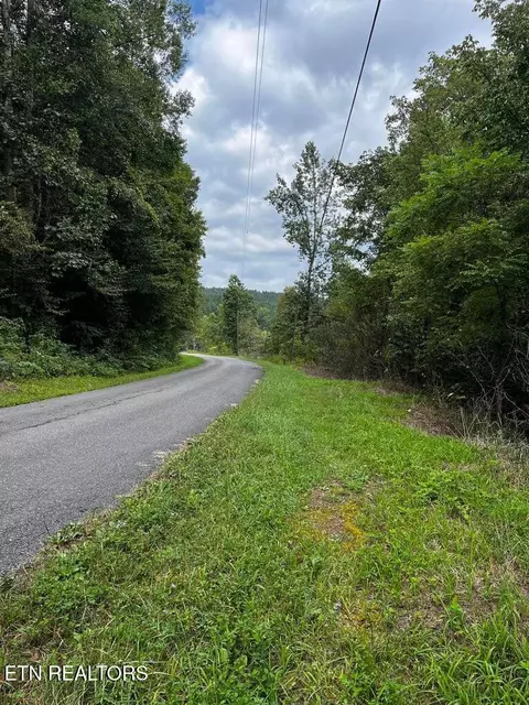 000 Three Point Rd, Madisonville, TN 37354