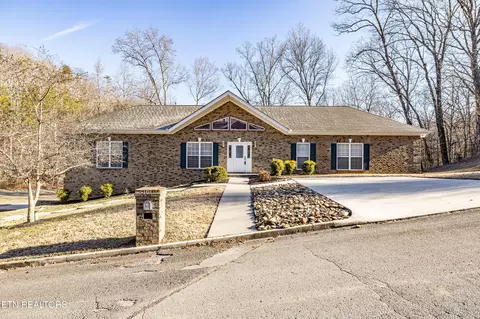 101 Goldengate Ln, Oak Ridge, TN 37830