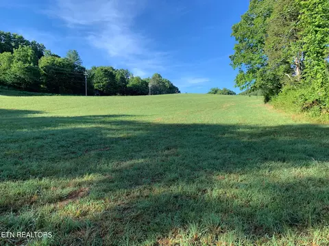 Lake City Hwy, Clinton, TN 37716
