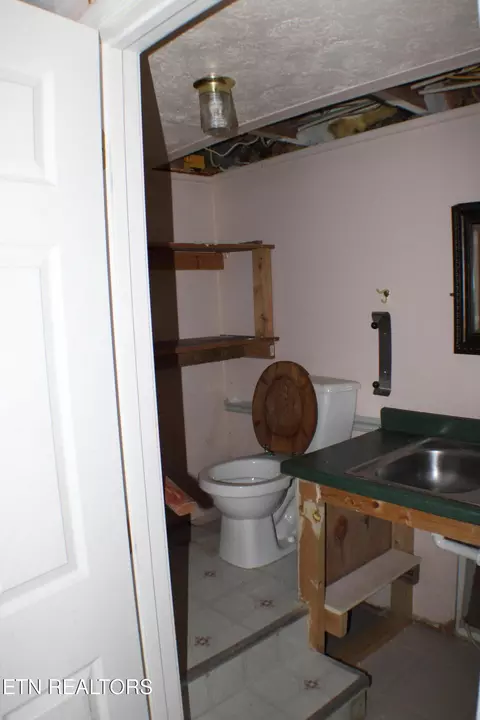 Bath - 640 Nettleton Rd, Harrogate, TN 37752 photo 1 of 2