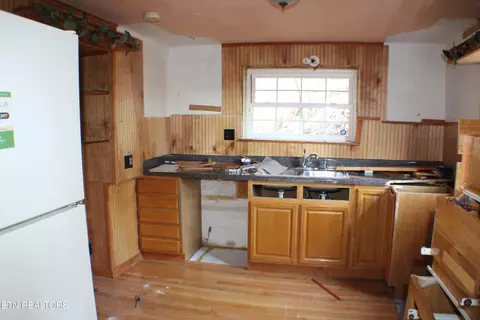 Kitchen - 640 Nettleton Rd, Harrogate, TN 37752 photo 2 of 2