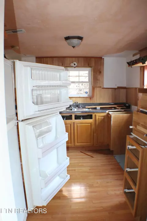 Kitchen - 640 Nettleton Rd, Harrogate, TN 37752 photo 1 of 2