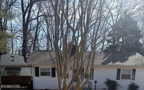 81 Outer Dr, Oak Ridge, TN 37830