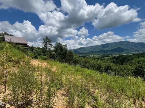 2861 Indigo Ln, Sevierville, TN 37862