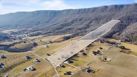 1203 Cross Valley Rd, La Follette, TN 37766