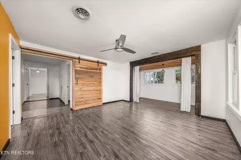 Living - 319 4th Ave, Baxter, TN 38544 photo 1 of 3