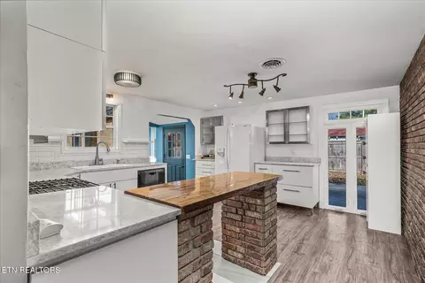 Kitchen - 319 4th Ave, Baxter, TN 38544 photo 1 of 4
