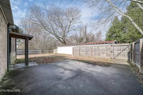 Exterior - 319 4th Ave, Baxter, TN 38544 photo 2 of 6