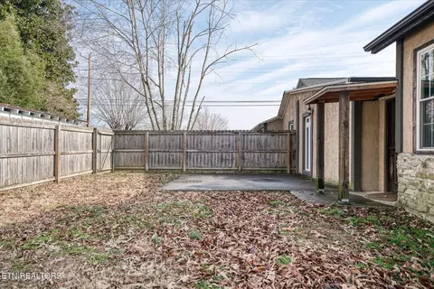 Exterior - 319 4th Ave, Baxter, TN 38544 photo 3 of 6