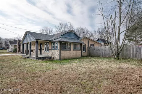 Exterior - 319 4th Ave, Baxter, TN 38544 photo 4 of 6