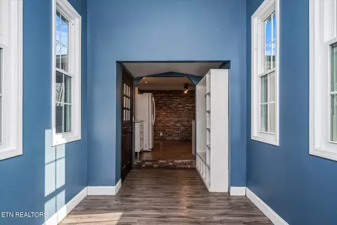 Entry Way - 319 4th Ave, Baxter, TN 38544 photo 3 of 3