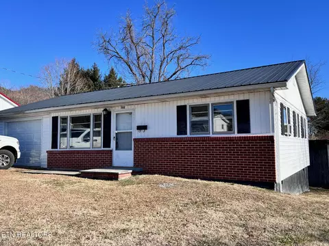 302 N Armstrong St, Rogersville, TN 37857