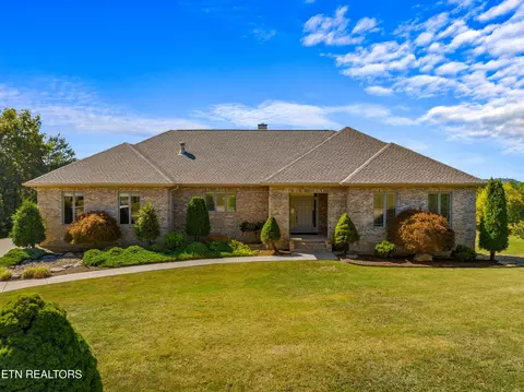 1991 Lakebrook Cir, Dandridge, TN 37725