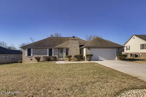 1047 Summerfield Dr, Maryville, TN 37801