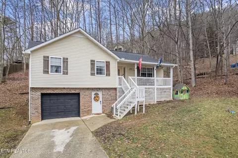 583 Hilltop Dr, Jacksboro, TN 37757