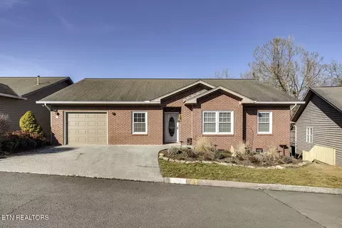 13 Riverview Dr, Oak Ridge, TN 37830