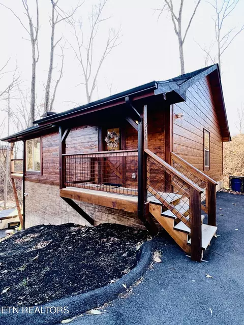 844 Pine Top Ln, Gatlinburg, TN 37738