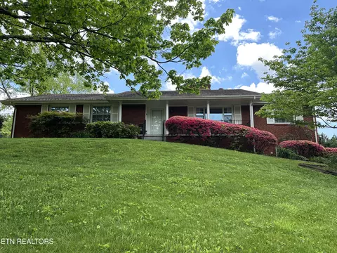 7116 Cresthill Dr, Knoxville, TN 37919