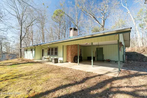 927 Carvers Ln, Sevierville, TN 37876
