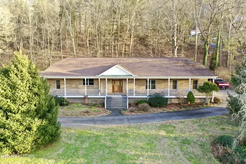 149 Columbus Dr, Lenoir City, TN 37771