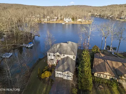 258 Lakewood Dr, Crossville, TN 38558