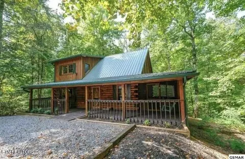 1011 Elm Cir, Sevierville, TN 37876
