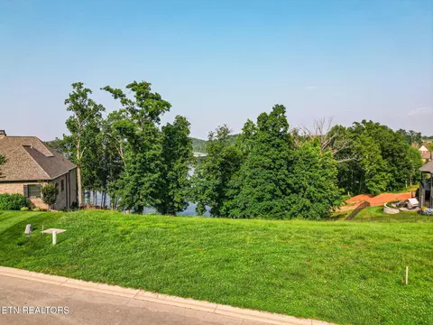 17394 Lighthouse Pointe Dr, Lenoir City, TN 37772