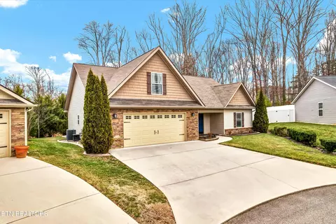1718 Cove Oak Ln, Knoxville, TN 37909