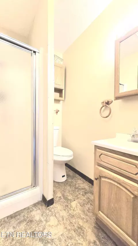 Bath - 6200 Mcneely Rd, Corryton, TN 37721 photo 1 of 1