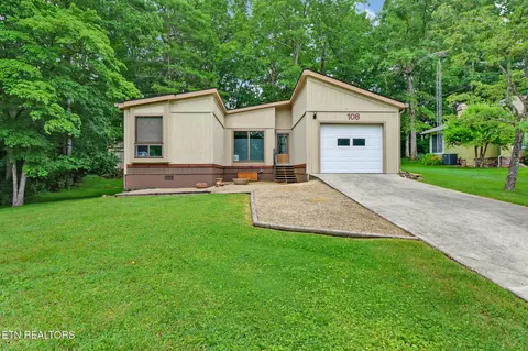 108 Lakeshire Dr, Crossville, TN 38558