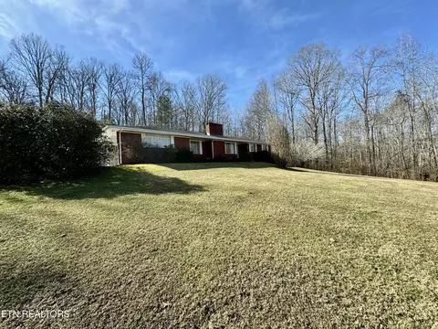 226 S Lake Dr, Oneida, TN 37841