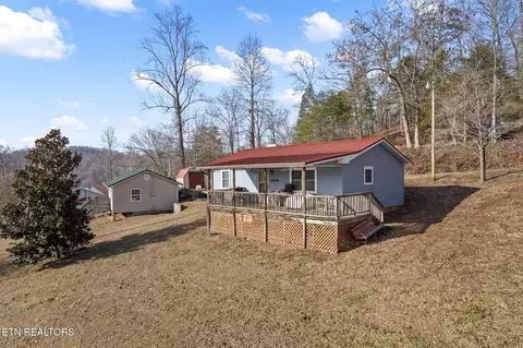 611 Flat Hollow Marina Rd, Speedwell, TN 37870