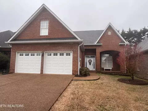 231 Savannah Park Dr, Maryville, TN 37803