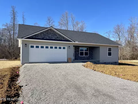 160 Meadow Dr, Oliver Springs, TN 37840