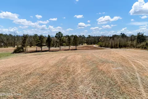 2042 Niles Ferry Rd, Madisonville, TN 37354