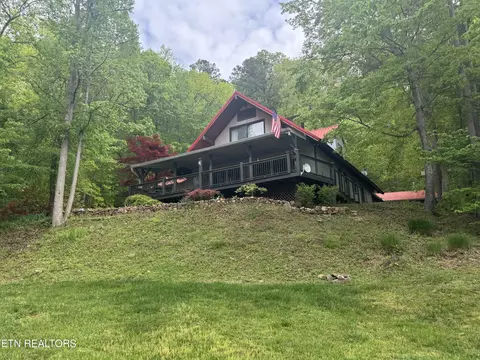 810 Laurel Lake Cir, Madisonville, TN 37354