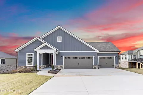 128 Cherry Blossom Ct, Lenoir City, TN 37772