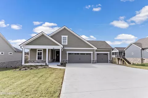 136 Cherry Blossom Ct, Lenoir City, TN 37772
