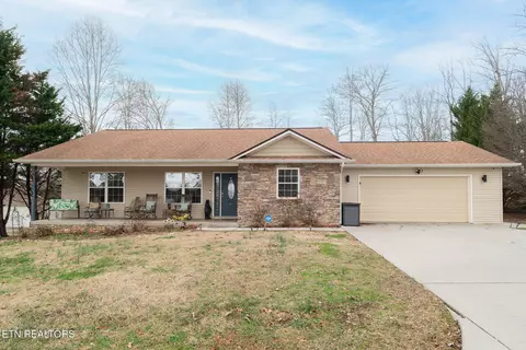 945 Holiday Ln, Sevierville, TN 37876