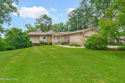 27 Brambleton Ct, Crossville, TN 38558