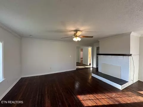 Living - 317 Melody Dr, Ewing, VA 24248 photo 2 of 4
