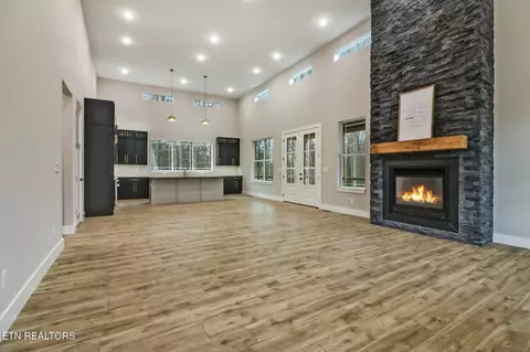 548 Acorn Ln, Jamestown, TN 38556