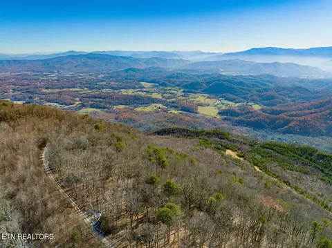 Seay Lane, Dandridge, TN 37725